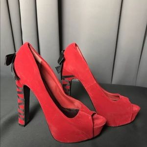 WOMENS Shi RED/BLACK Platform Heels SZ 5.5_477